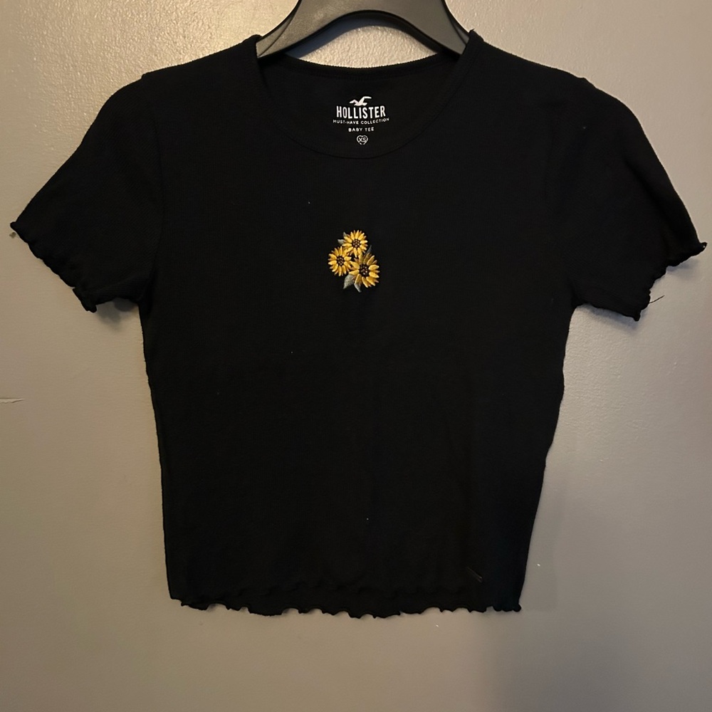 Hollister shirt - black cropped sunflower embroidered baby tee